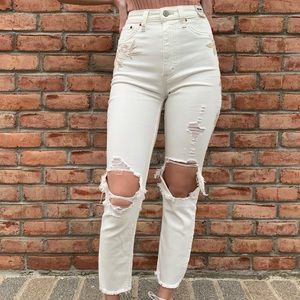 NWT! Super flattering and comfortable jeans!